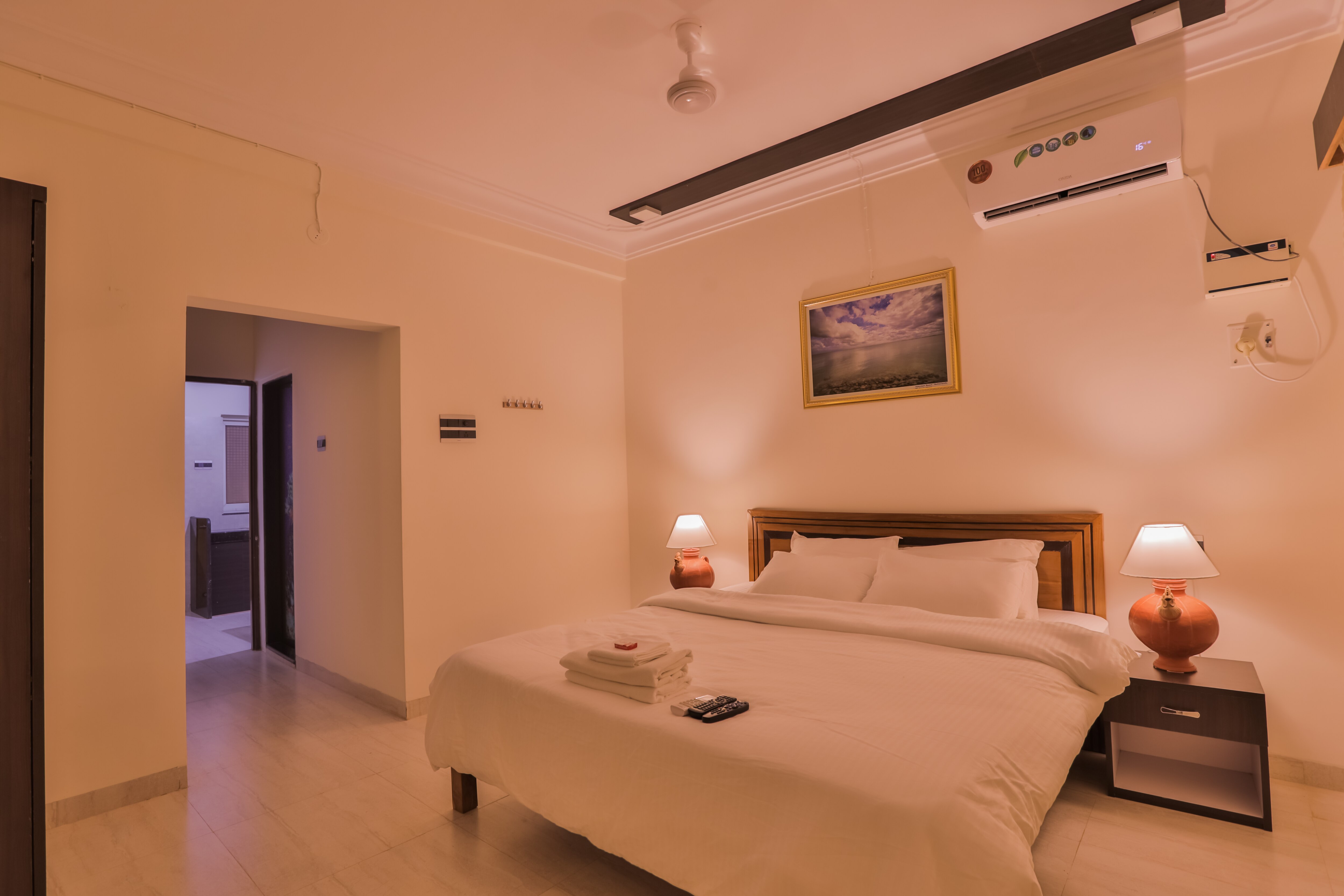 Pinnacle Blue Homestay | Rooms & Caretaker - Tap to explore photos