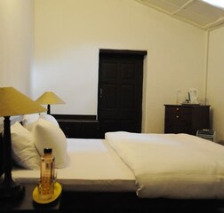 Deluxe Room with Valley View