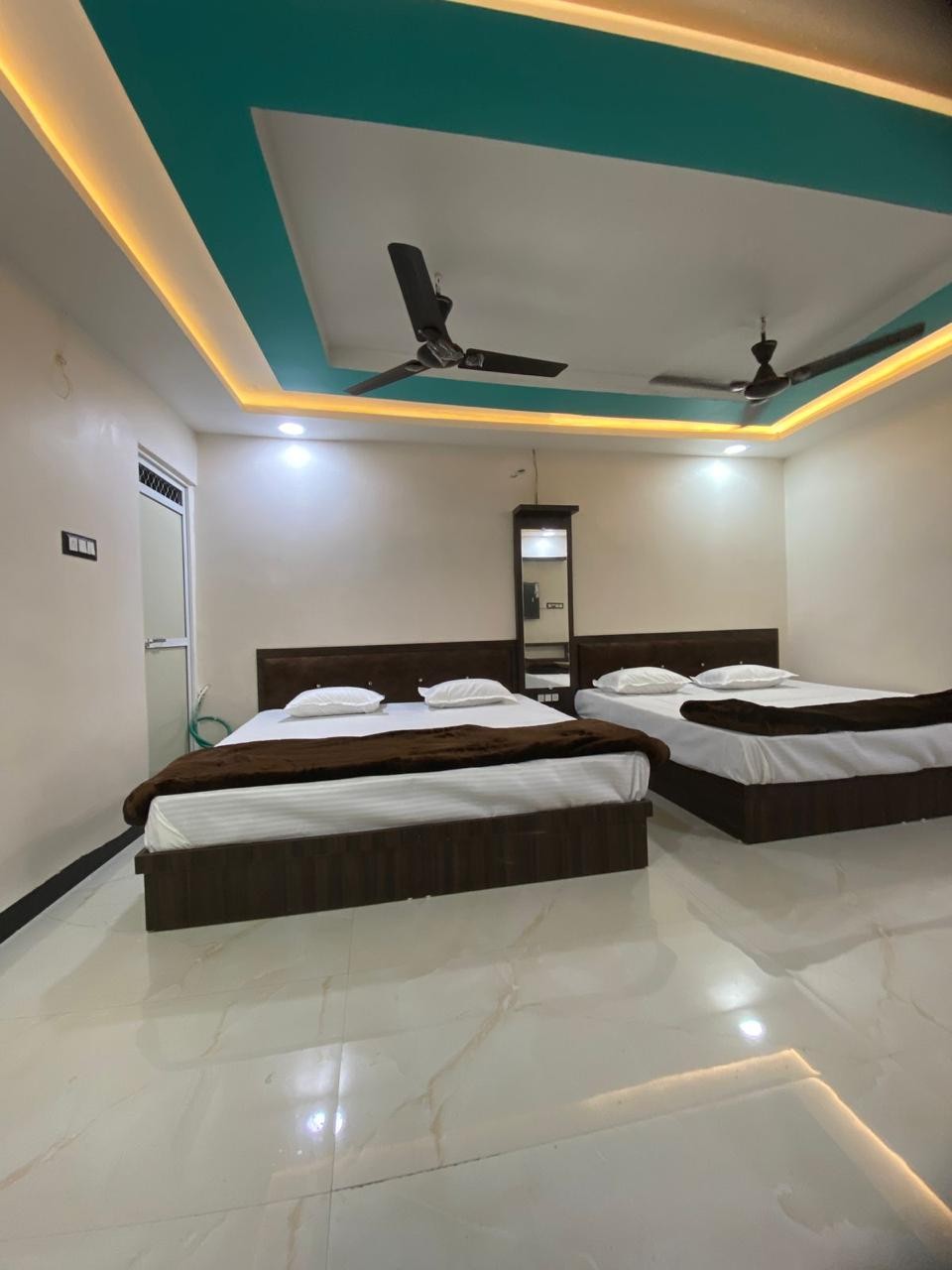 Akhileshwar Homestay - Tap to explore photos