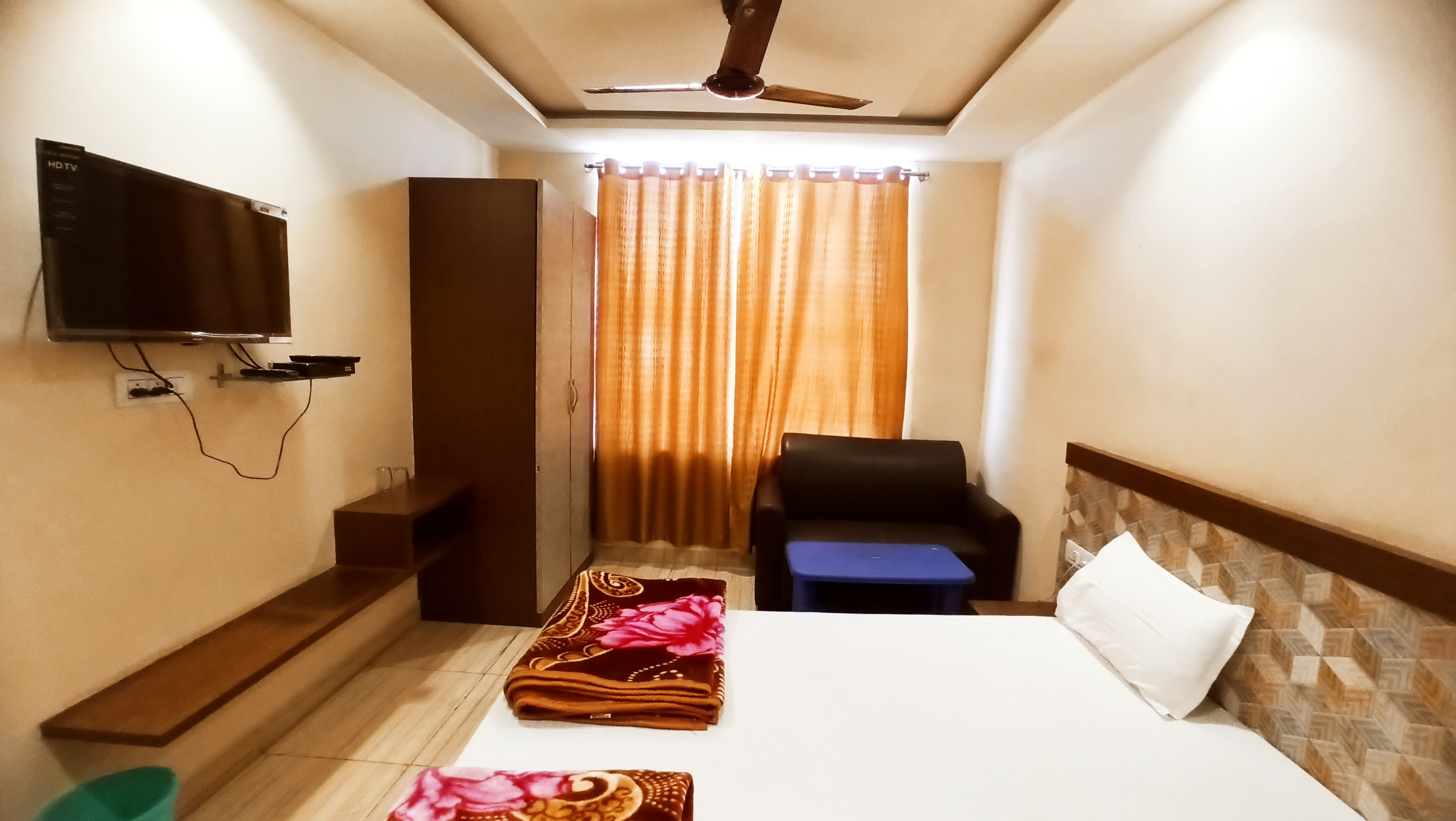 Hotel Satyam Palace, deoghar - Tap to explore photos