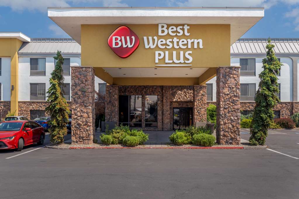 Best Western Plus Olympic Inn - Tap to explore photos