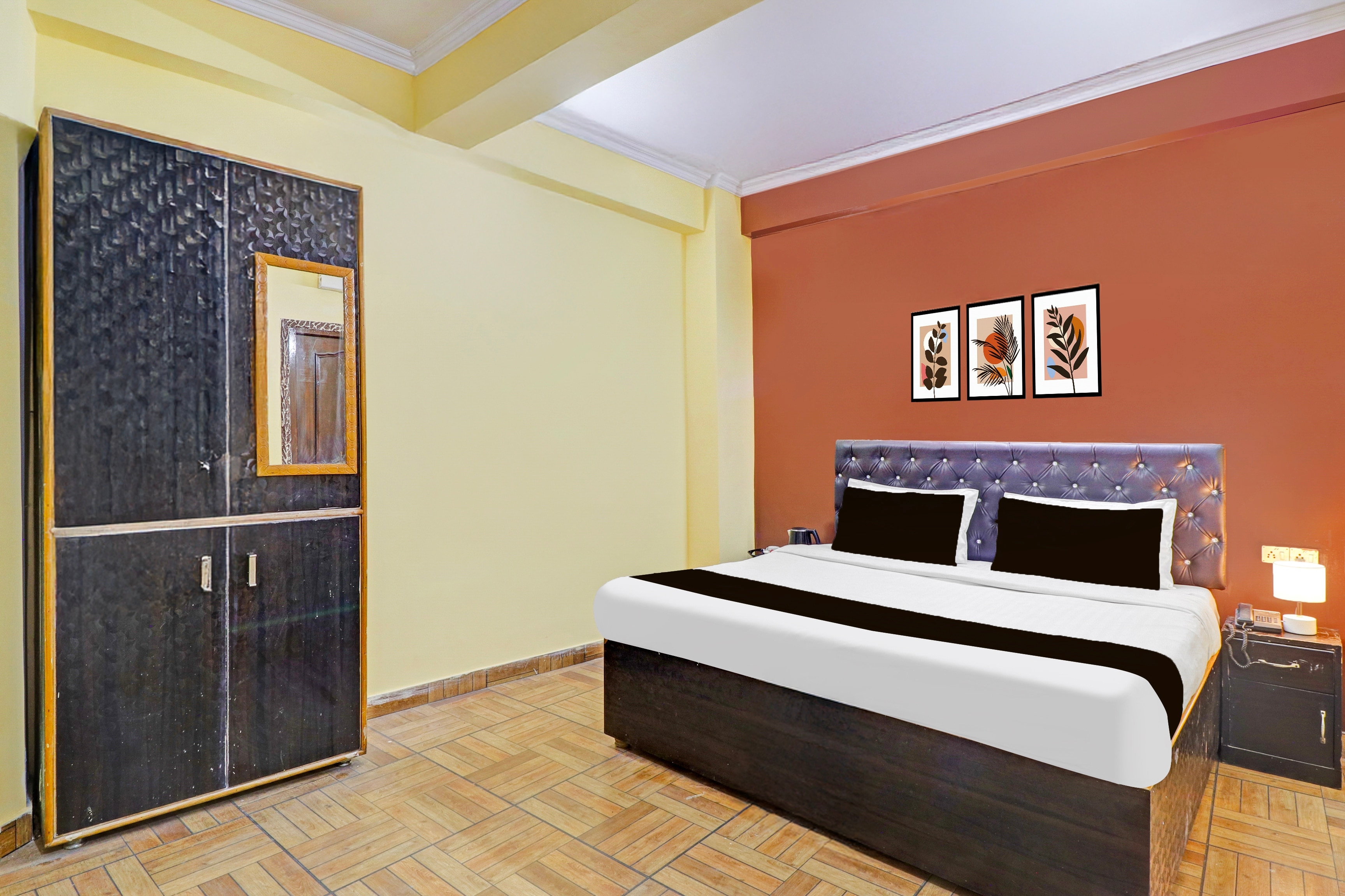 Hotel O Vidhan Sabha Chowk Formerly Sunshine Guest House - Tap to explore photos