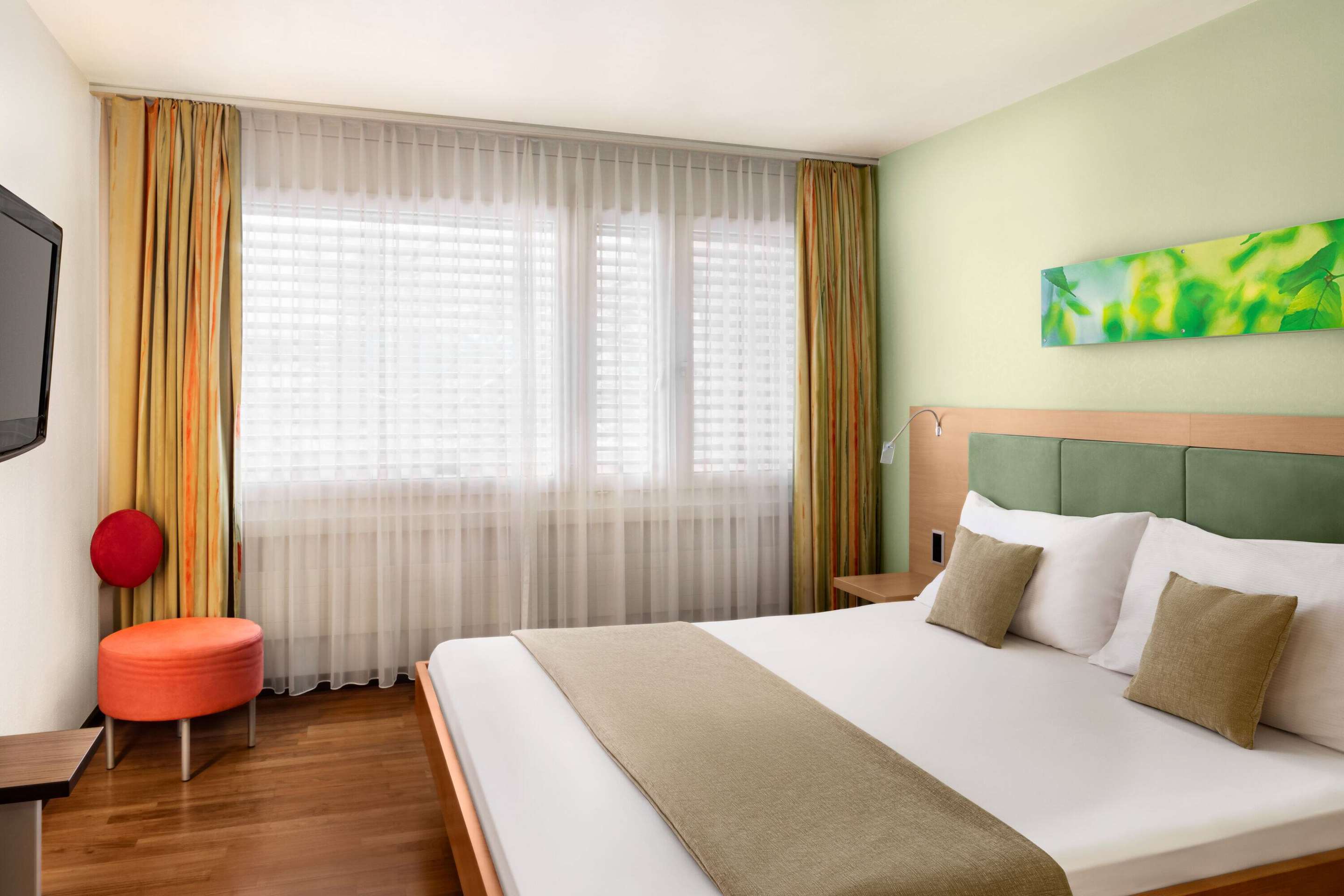 Ramada by Wyndham Baden Hotel du Parc - Tap to explore photos