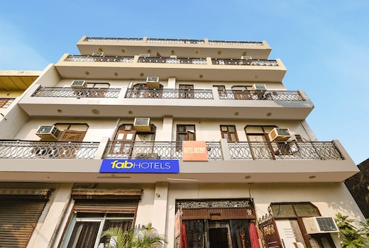 FabHotel Decent