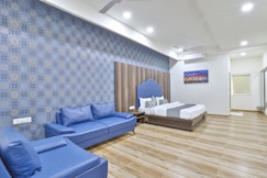 Hotel SR Regency, Anand