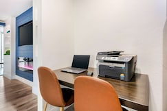 Super 8 by Wyndham Orlando Near Florida Mall, Orlando