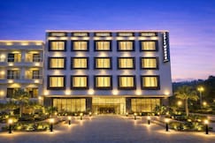 Hotel Apple Wood Delhi Airport, Delhi