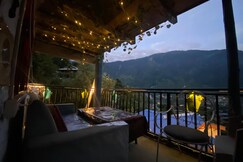 Macha's Nest - A Cozy Loft with Himalayan Views, Manali