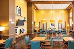 Hampton Inn & Suites Chesapeake-Square Mall, Suffolk