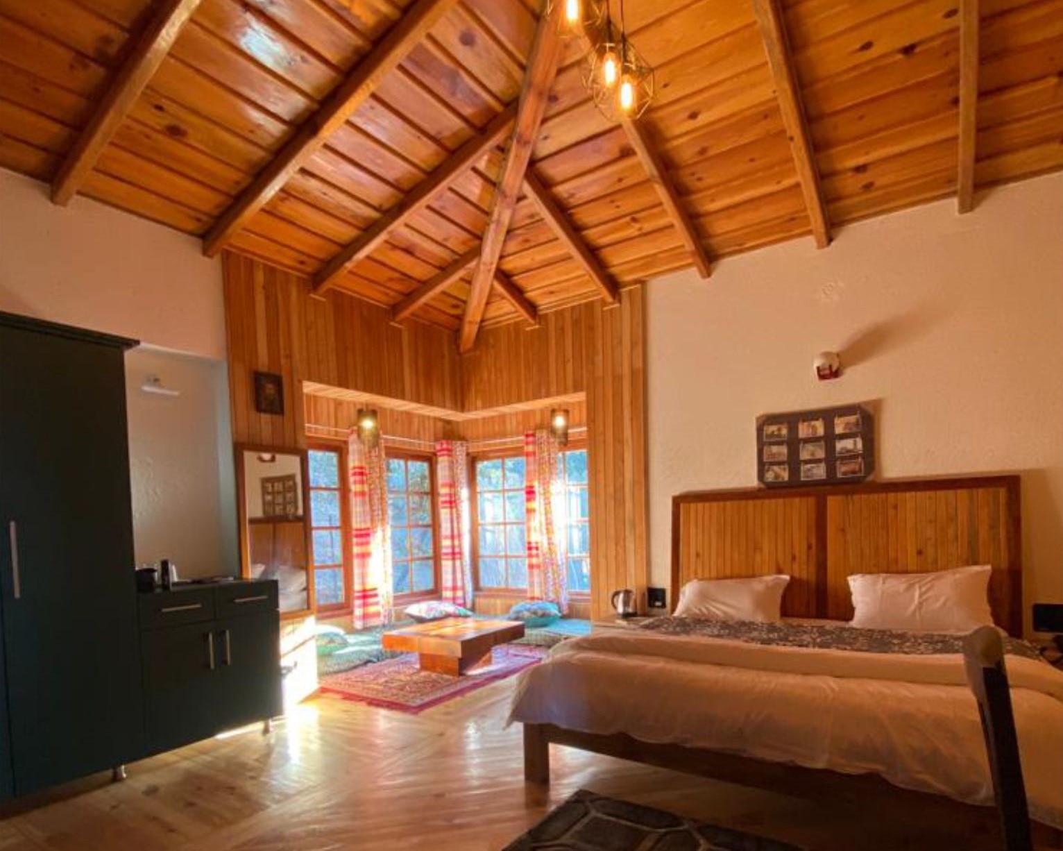 Cliffside Manor at Satkhol, Mukteshwar by Earthaa Escapes - Tap to explore photos