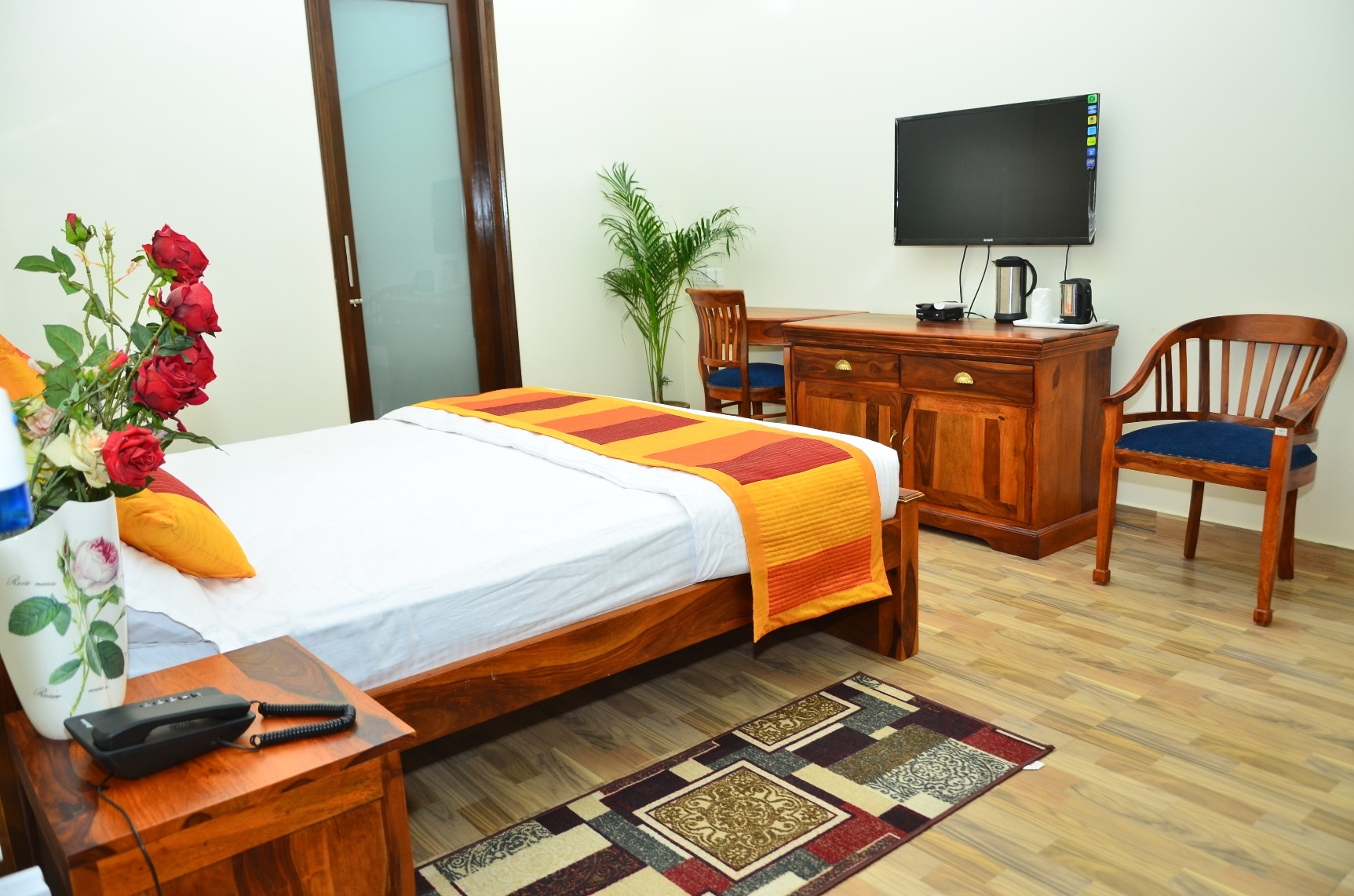 Mojo M Villa - Airport Boutique Hotel - Tap to explore photos