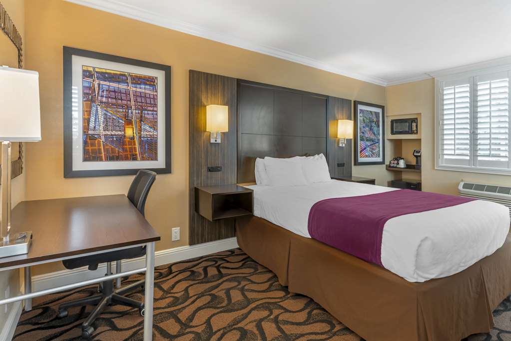Best Western Plus Airport Plaza - Tap to explore photos