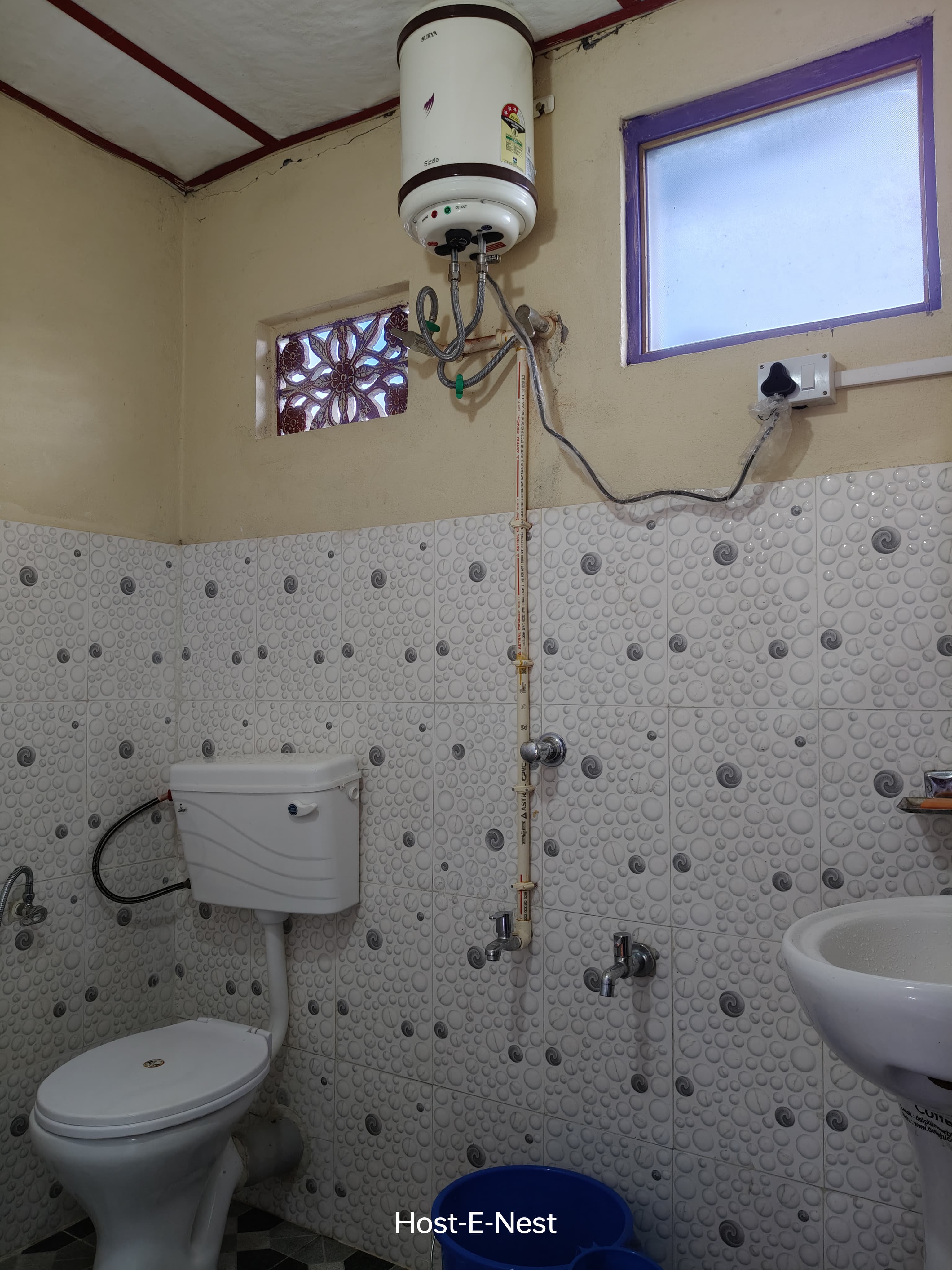 Host-E-Nest Homestay - Tap to explore photos