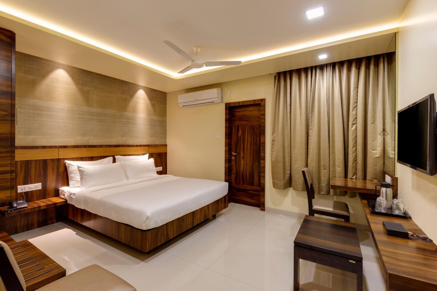 Deluxe Room AC 1
