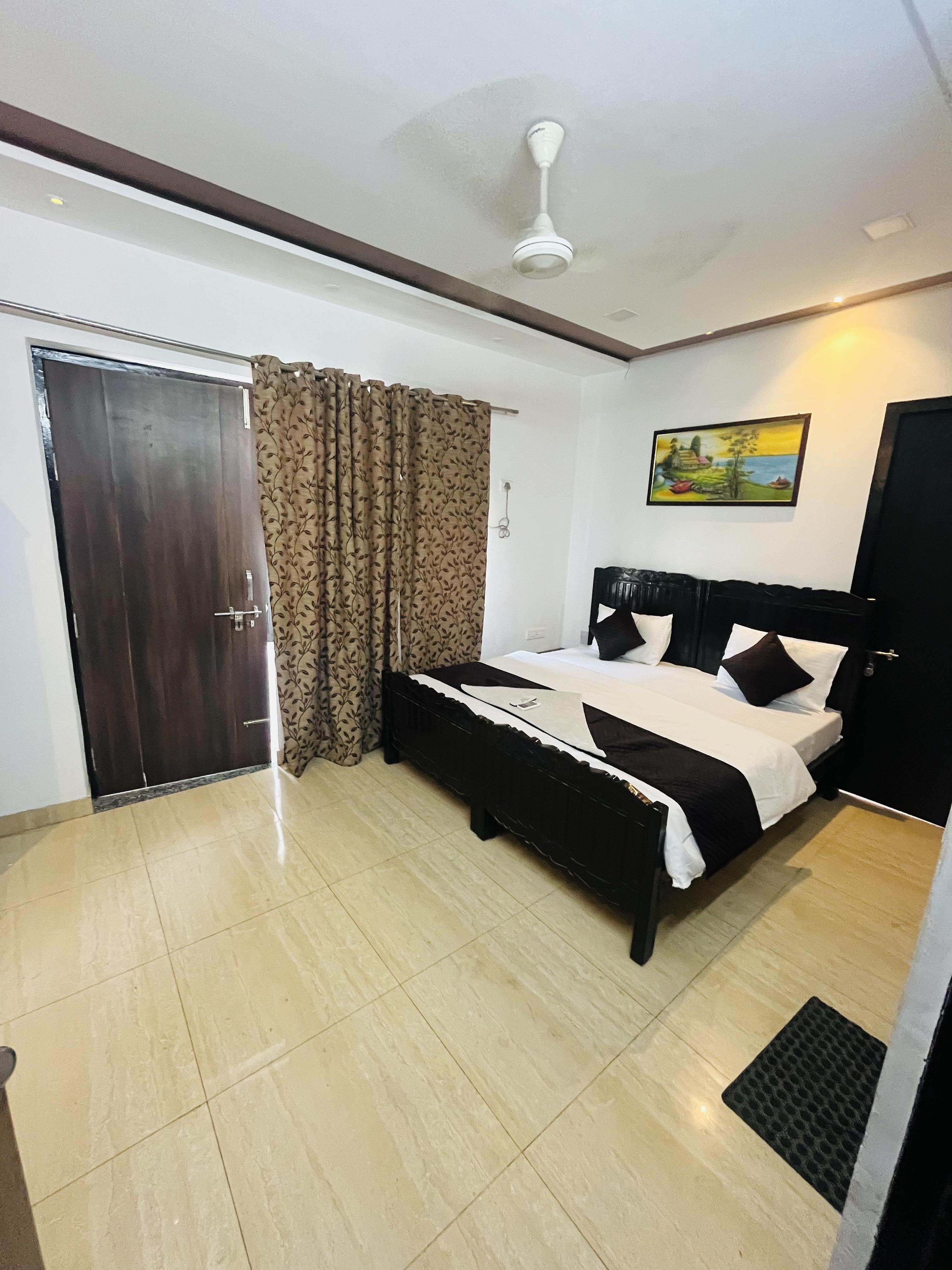 Luxury Taj Home Stay - Tap to explore photos