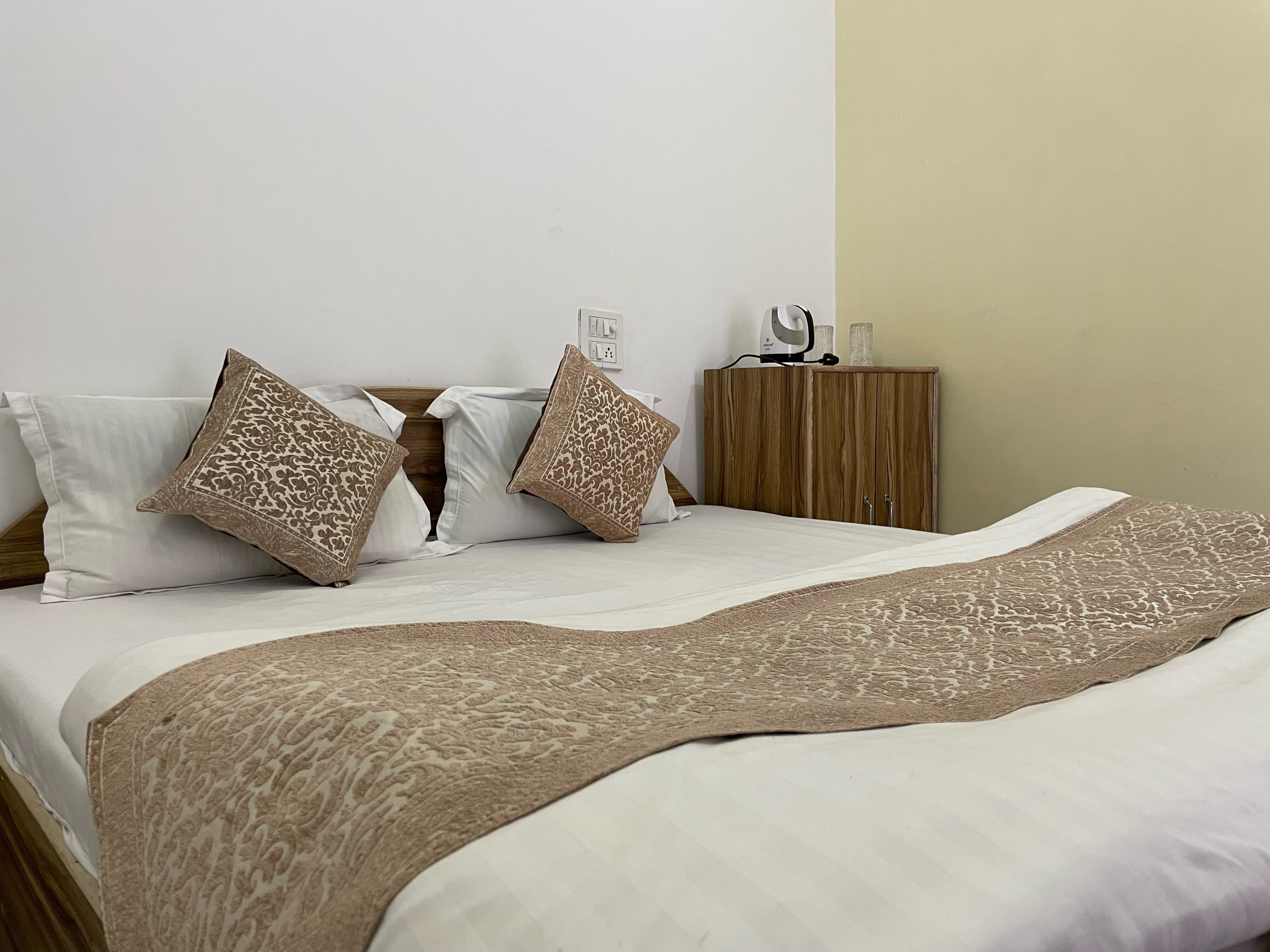 Hotel Gangesh Rishikesh - Tap to explore photos
