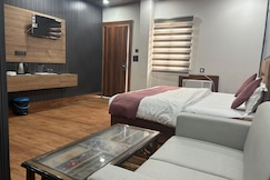 Shri Dauji Maharaj Hotel & Restaurant, Mathura