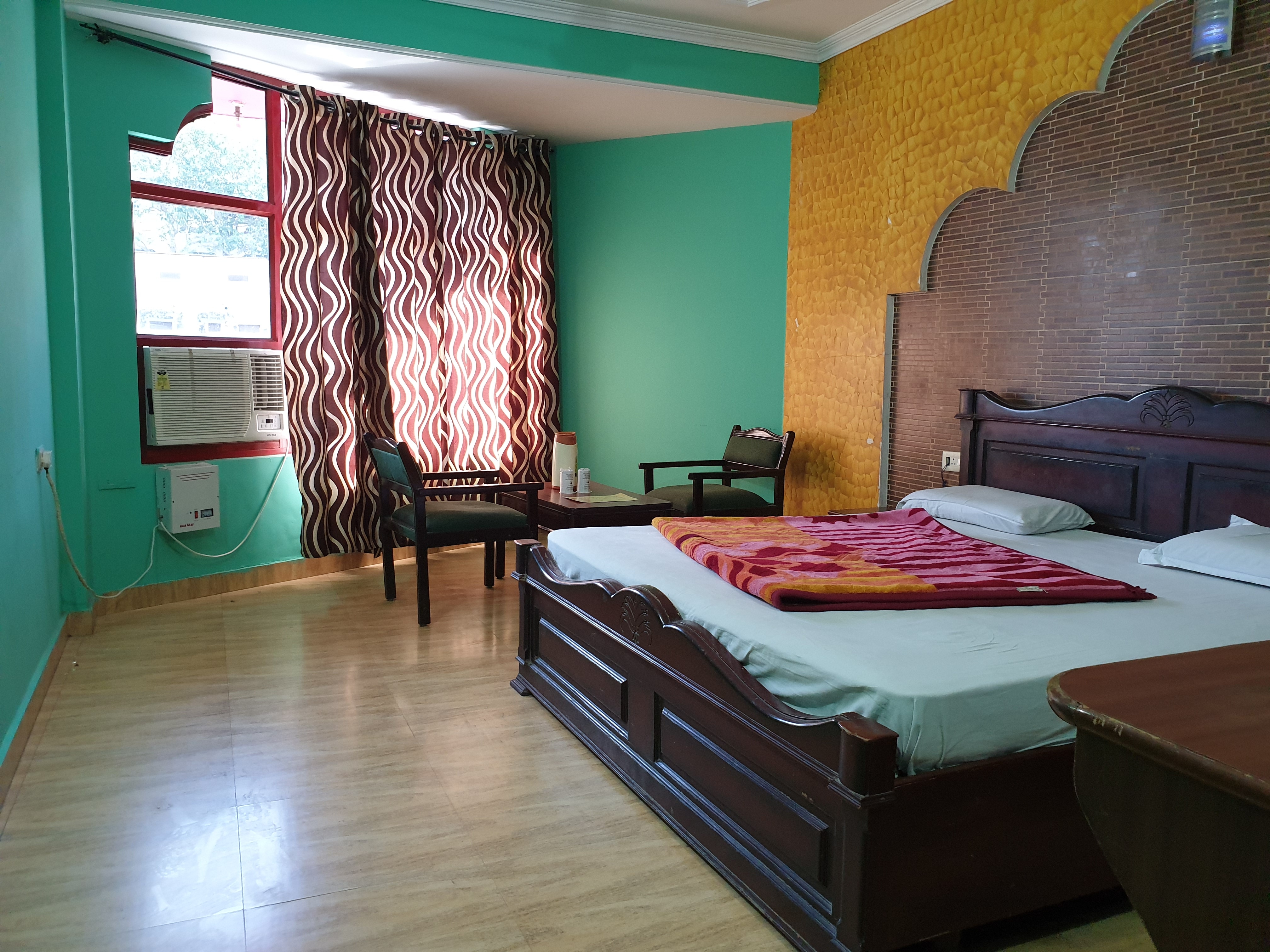 Hotel Vasundhara - Tap to explore photos