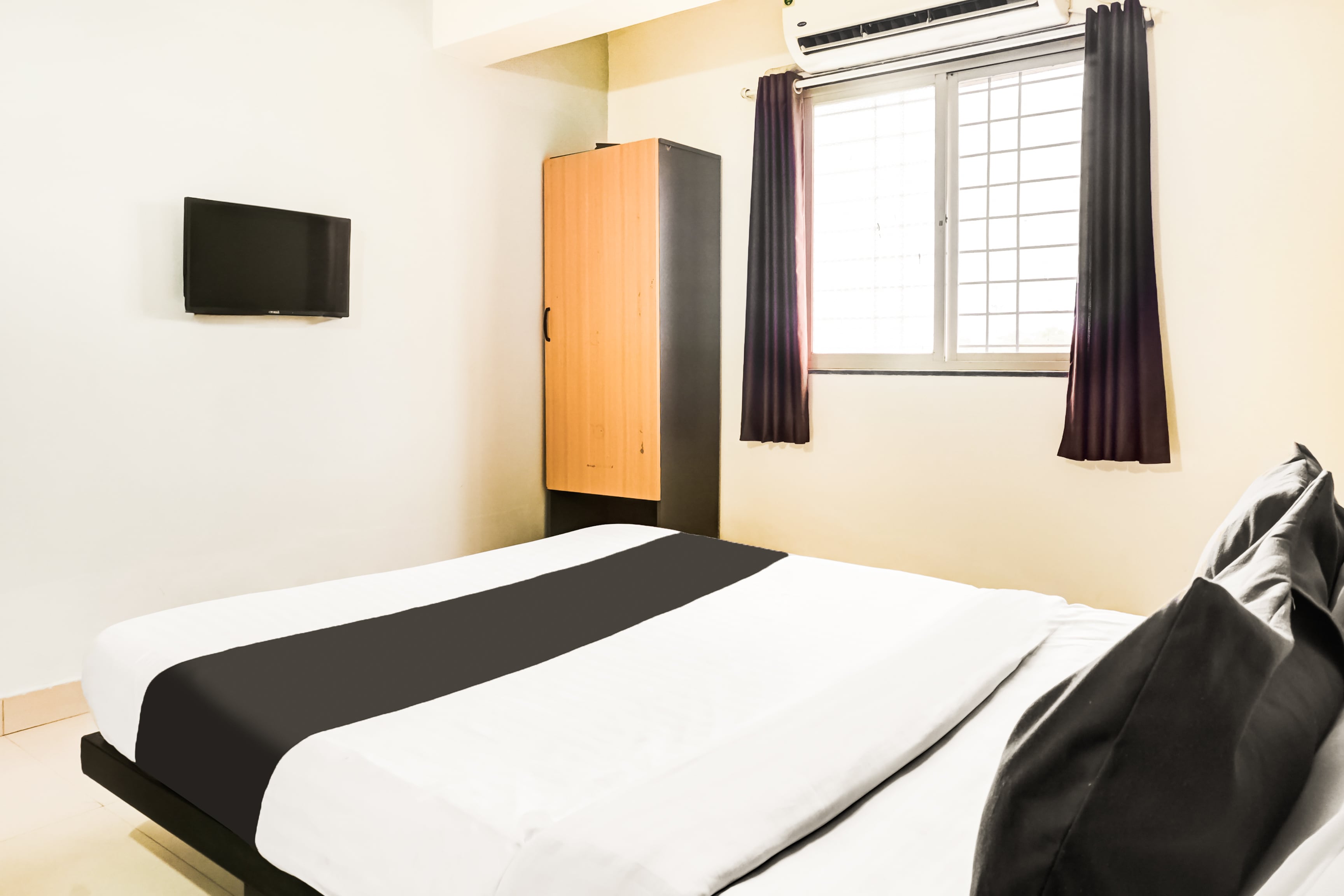 Hotel O Viman Nagar Near Kendriya Vidyalaya - Tap to explore photos