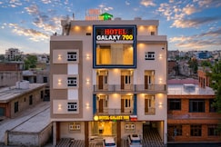 Hotel Galaxy 700 (Only 10 Min Walk from Temple), Khatu