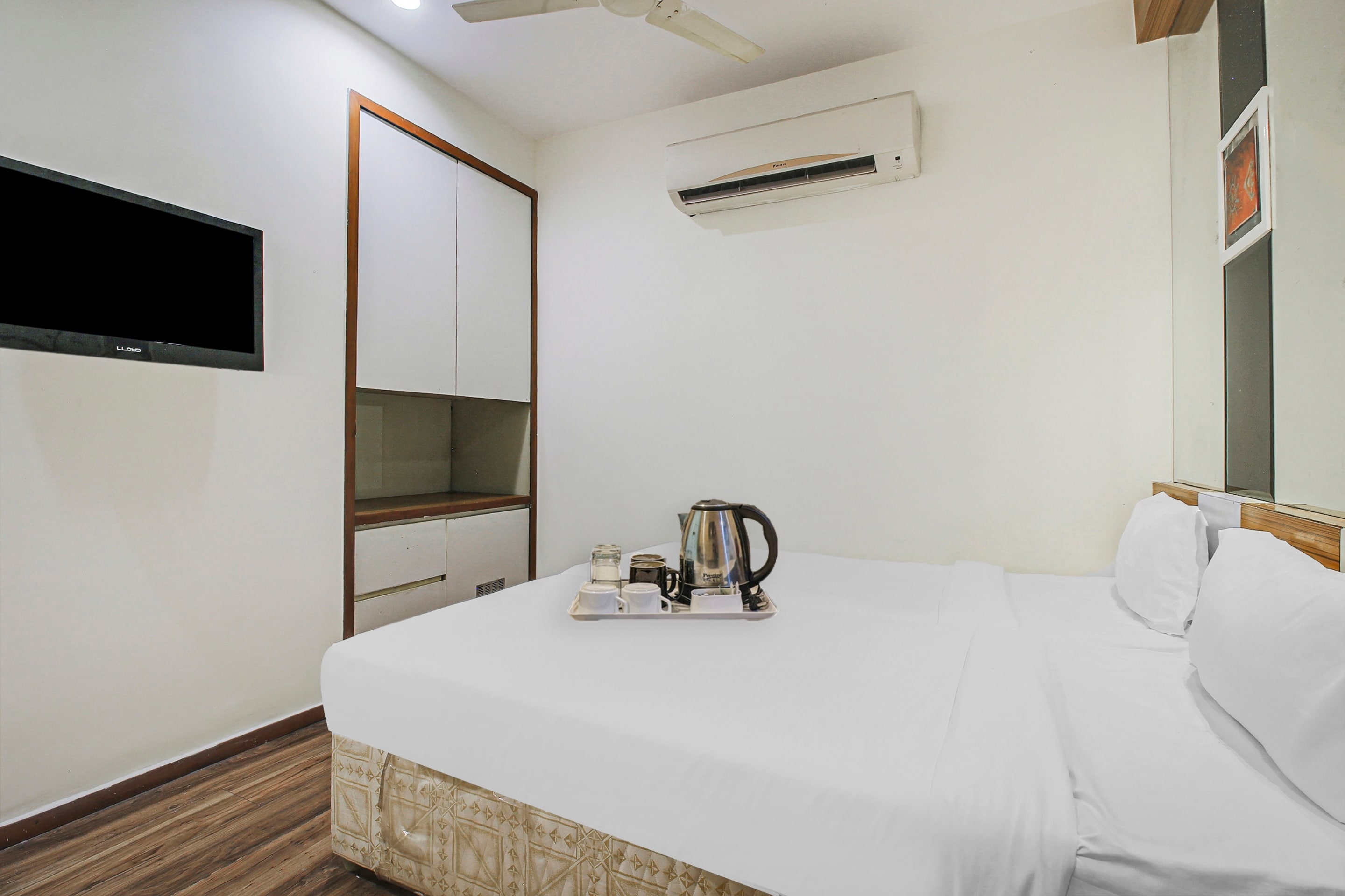Super Townhouse Eaglewood Gachibowli - Tap to explore photos