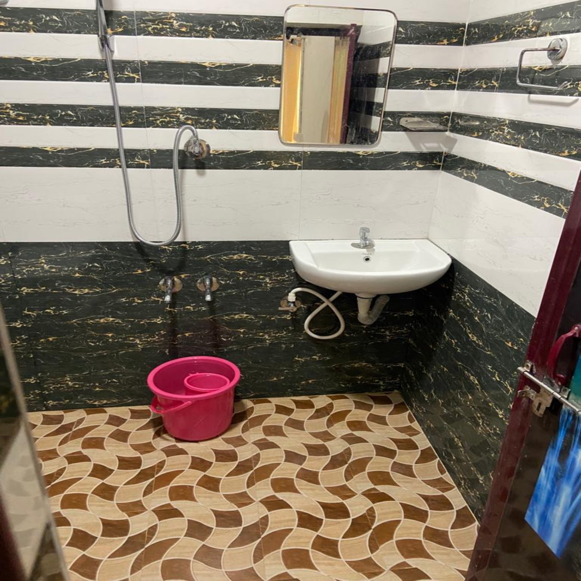 Golden Tips Homestay - Tap to explore photos