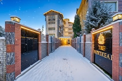 Hotel The Montreal Near by Dal Lake, Srinagar