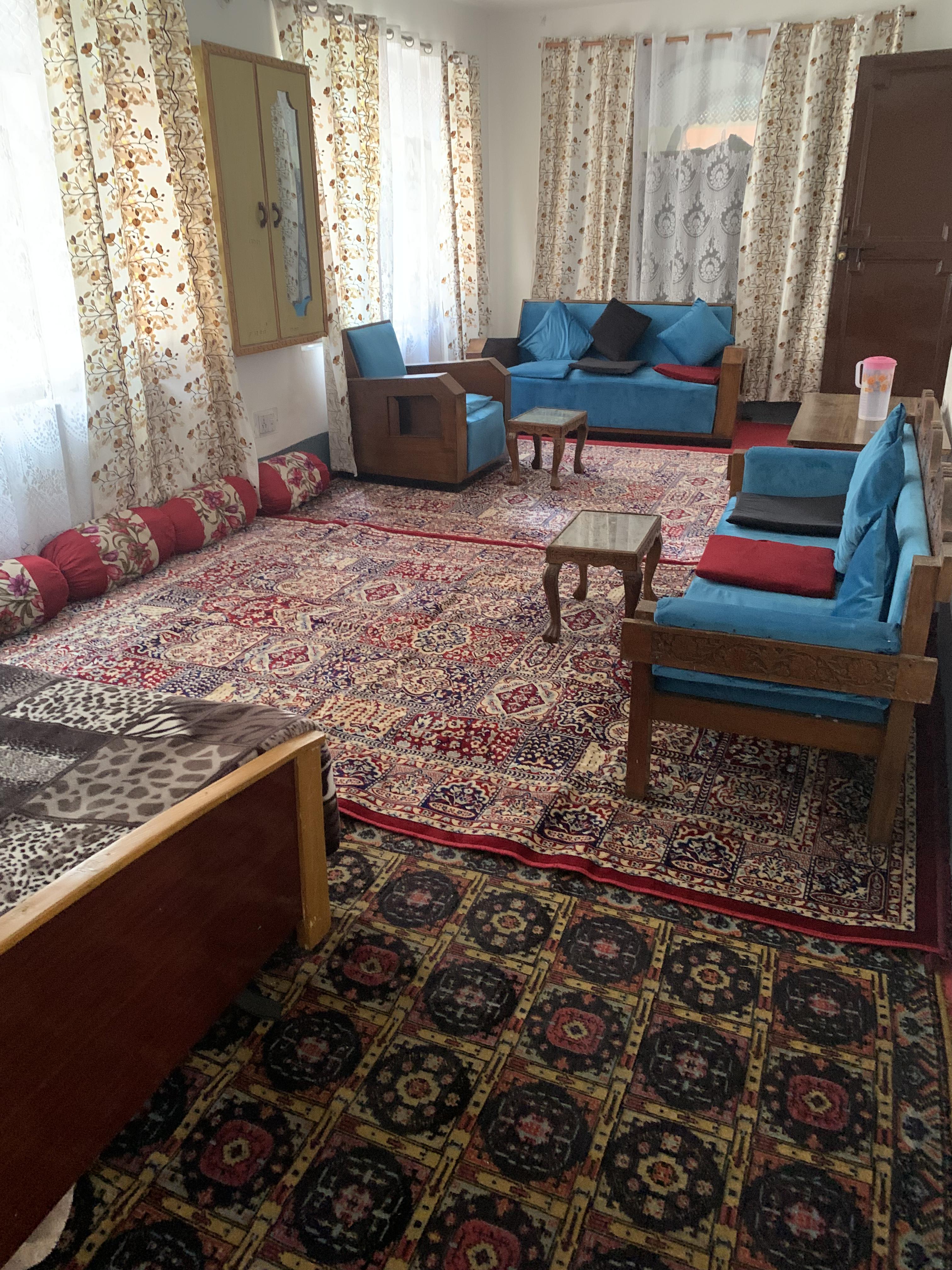 Grand Paradise Guest House - Tap to explore photos