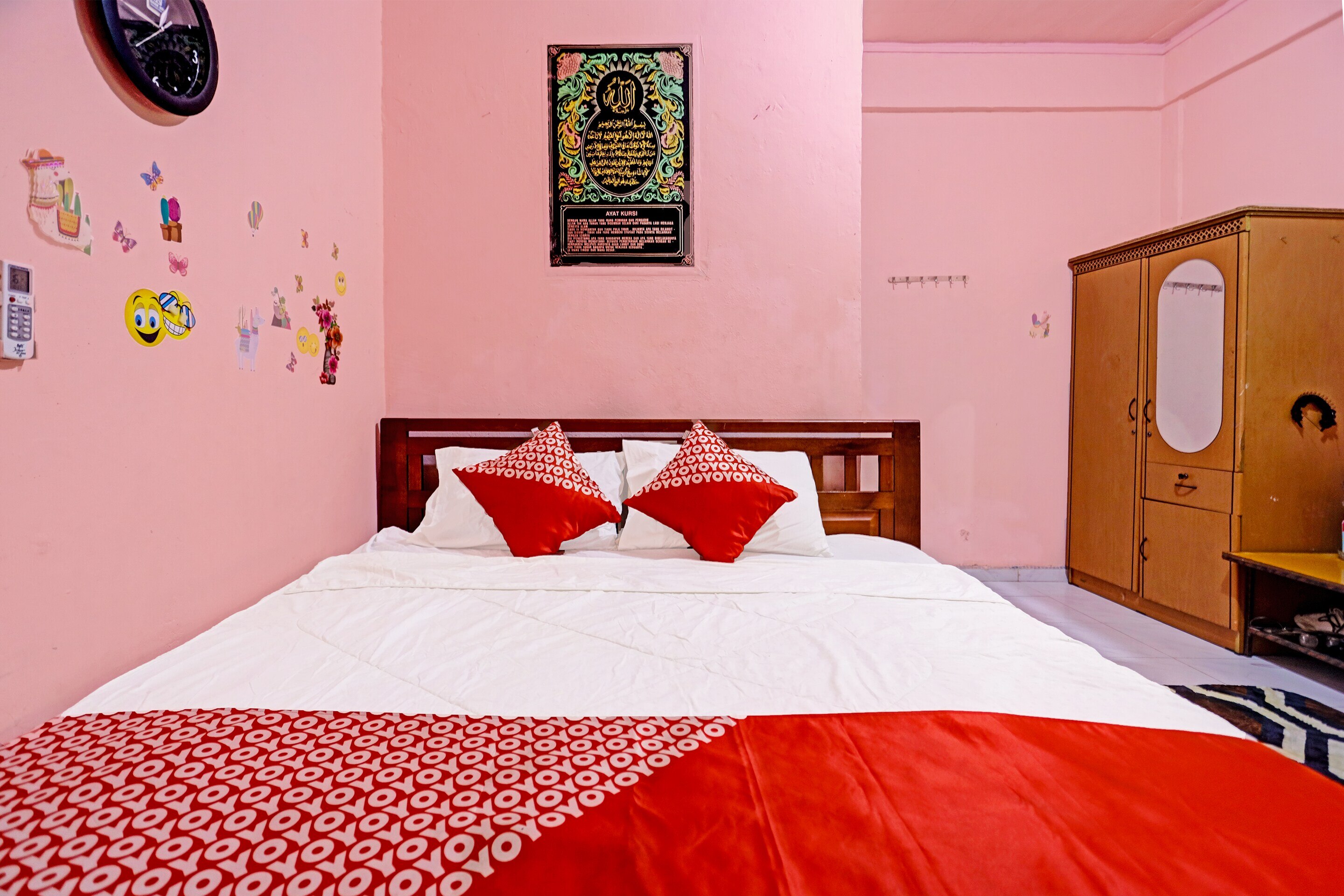 OYO 91428 Duta Stay - Tap to explore photos