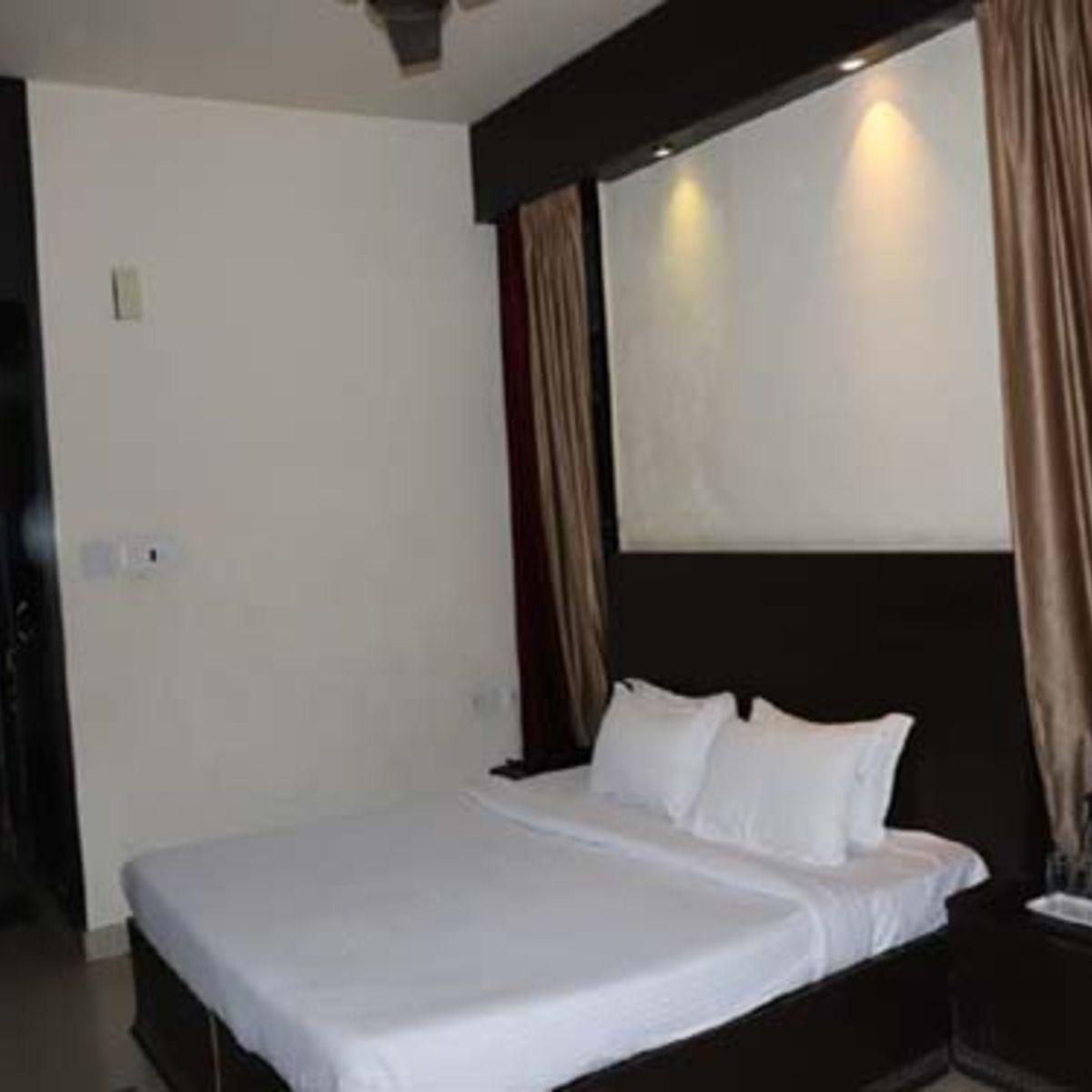 Ambica Guest House - Tap to explore photos