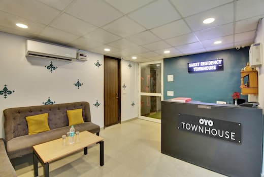 Super OYO Townhouse Saket Residency Near Saket Metro Delhi