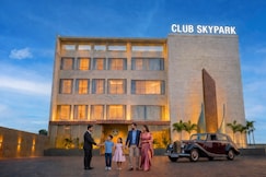 club skypark hotel & resort, Malhargarh