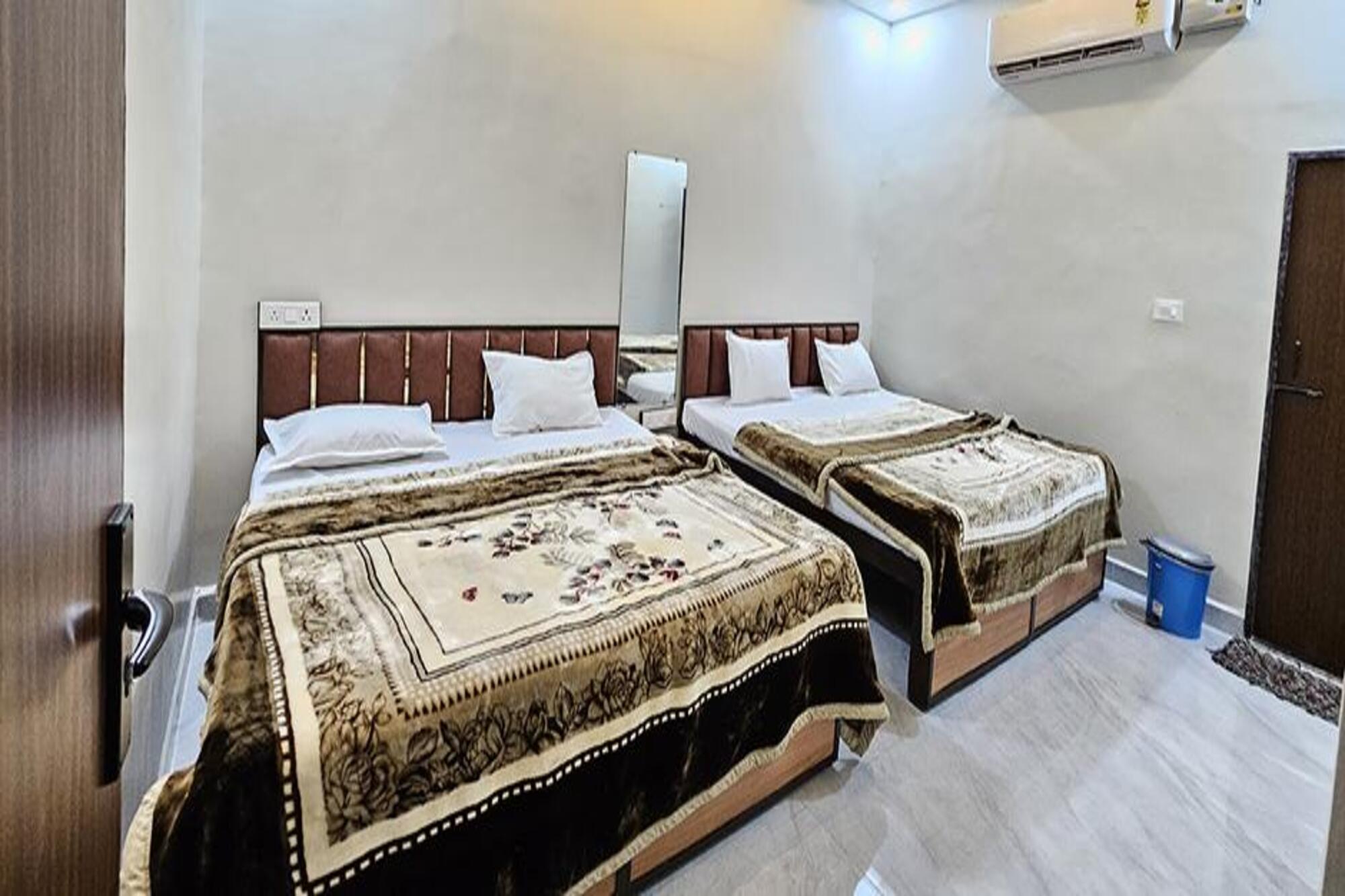 FabHotel Bharti Palace - Tap to explore photos