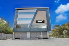 Townhouse Oak Panki Railway Junction Formerly Hotel Rudra, Kanpur