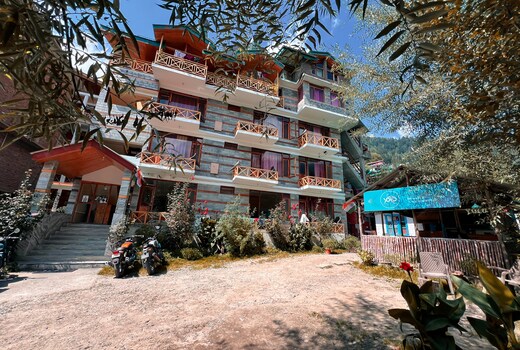 YOLO Backpackers - Manali
