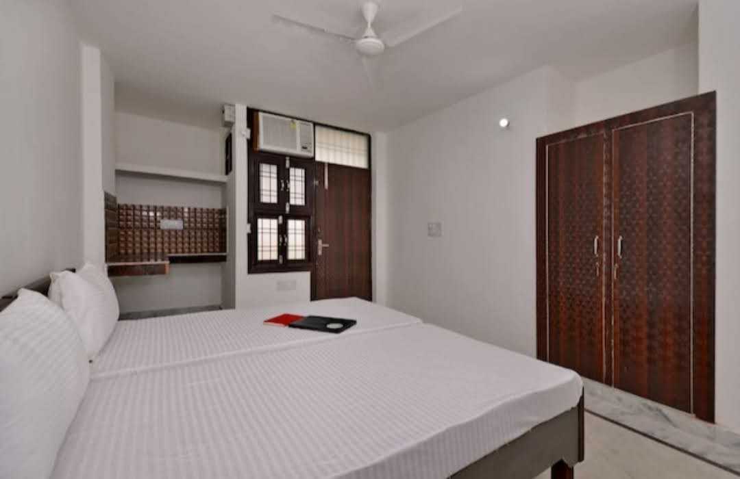 Hotel O POP Royal Guest House Near Omaxe Celebration Mall - Tap to explore photos