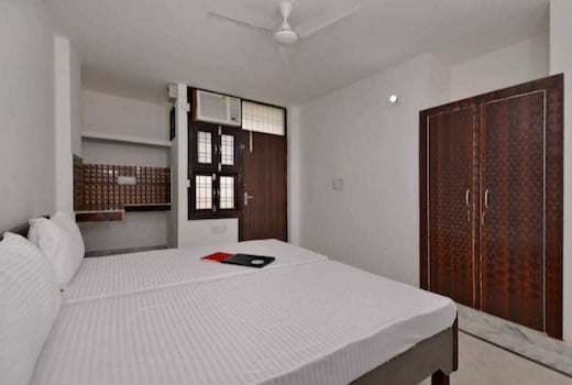 Hotel O POP Royal Guest House Near Omaxe Celebration Mall