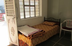 Single Room with dedicated workplace + one Cot 3x6feet