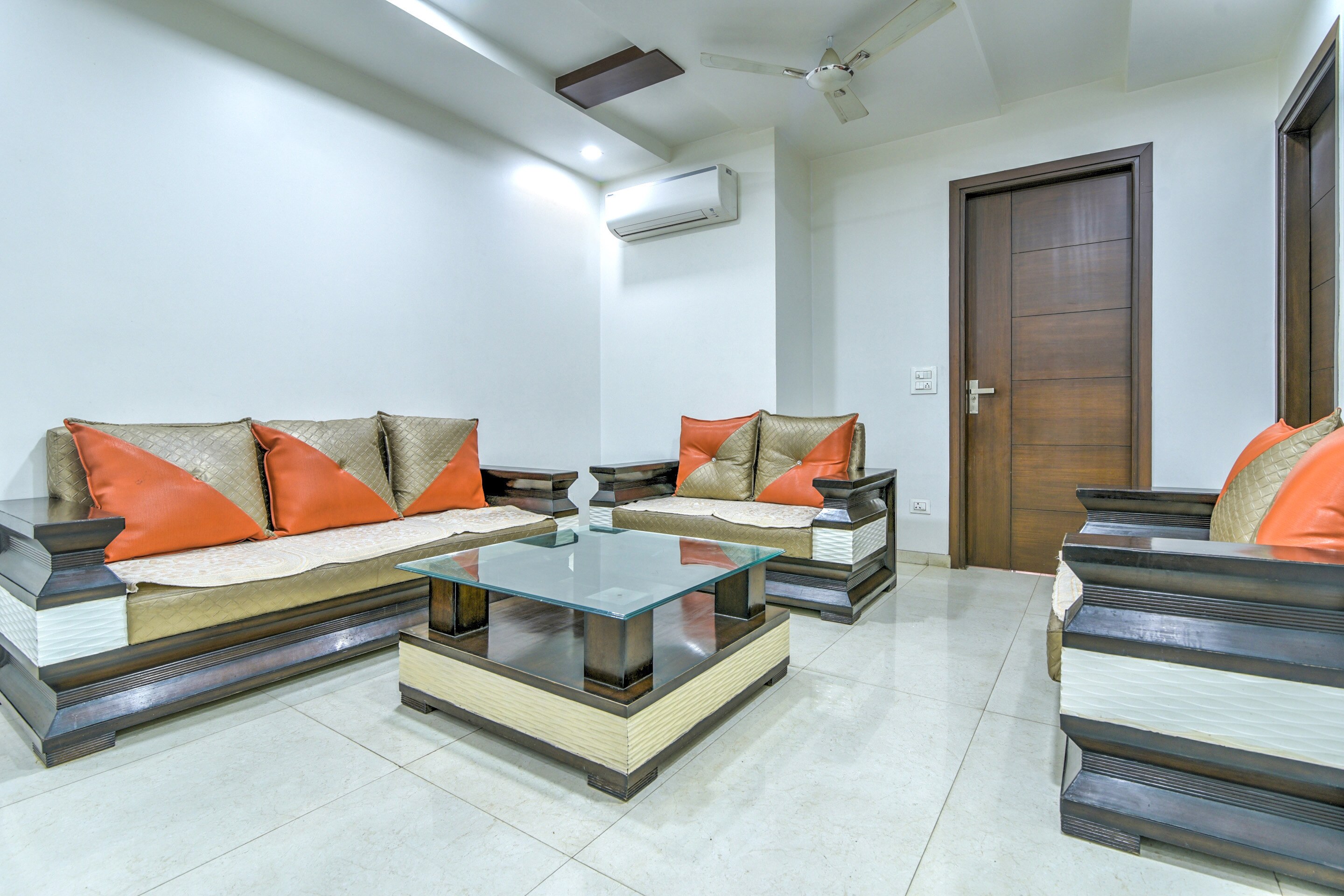 B Kalkaji | Entire 3 BHK Apartment - Tap to explore photos