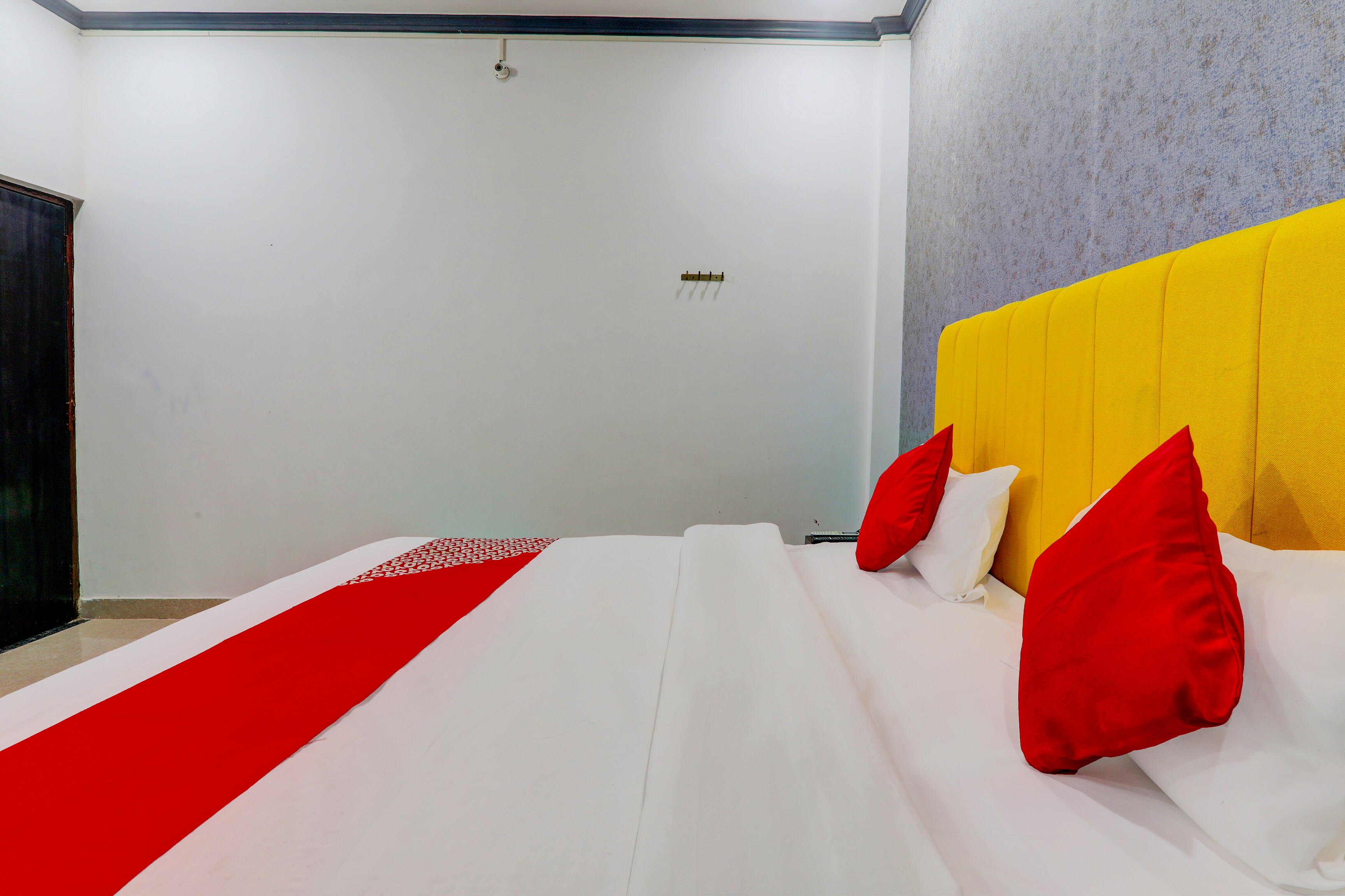 Hotel O Ideal Inn - Tap to explore photos