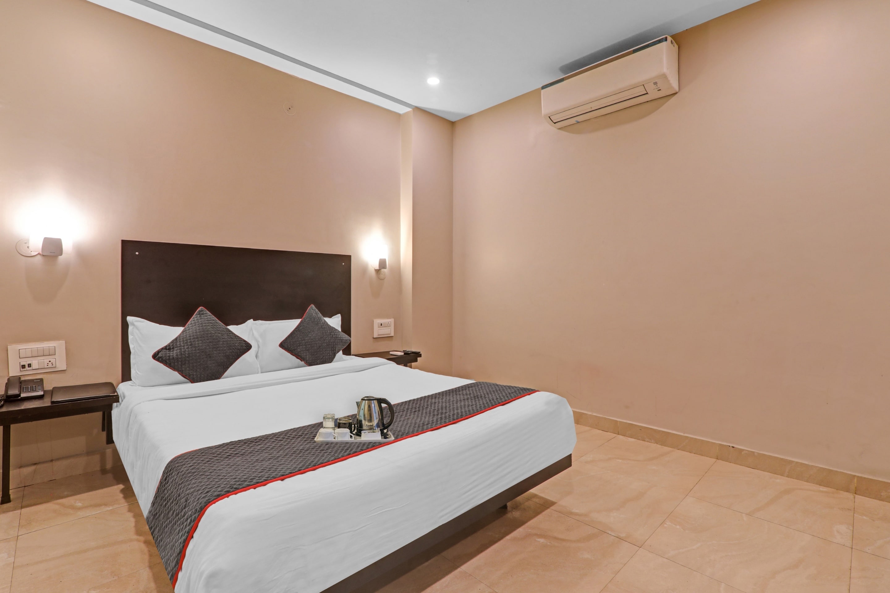 Townhouse Amaraa Hotel Near Phoenix Palassio - Tap to explore photos