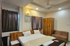 Hotel Royal Residency (100 Meters from Miraj Junction & Bus Stand), Sangli