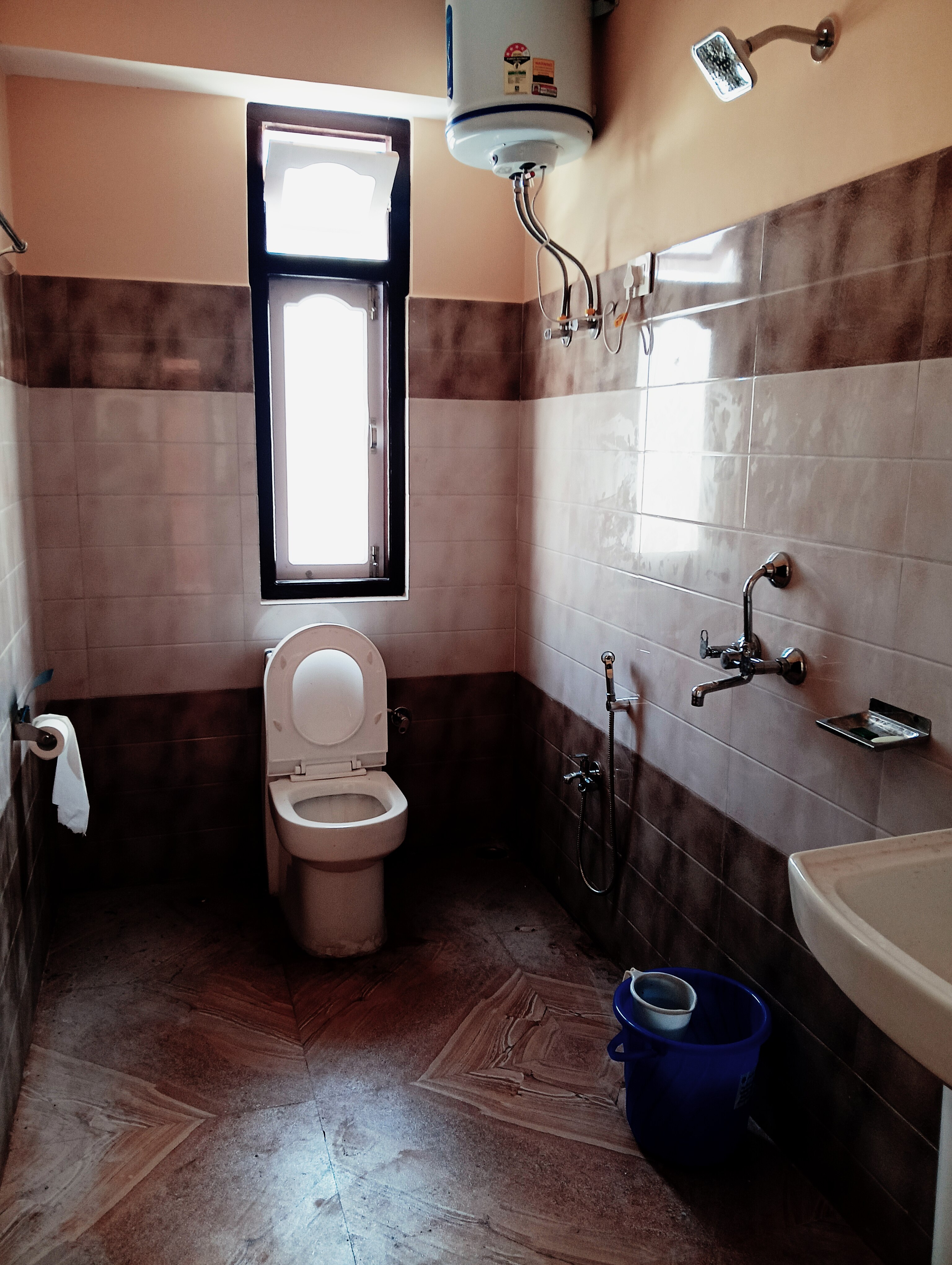 Tsomola guest house - Tap to explore photos