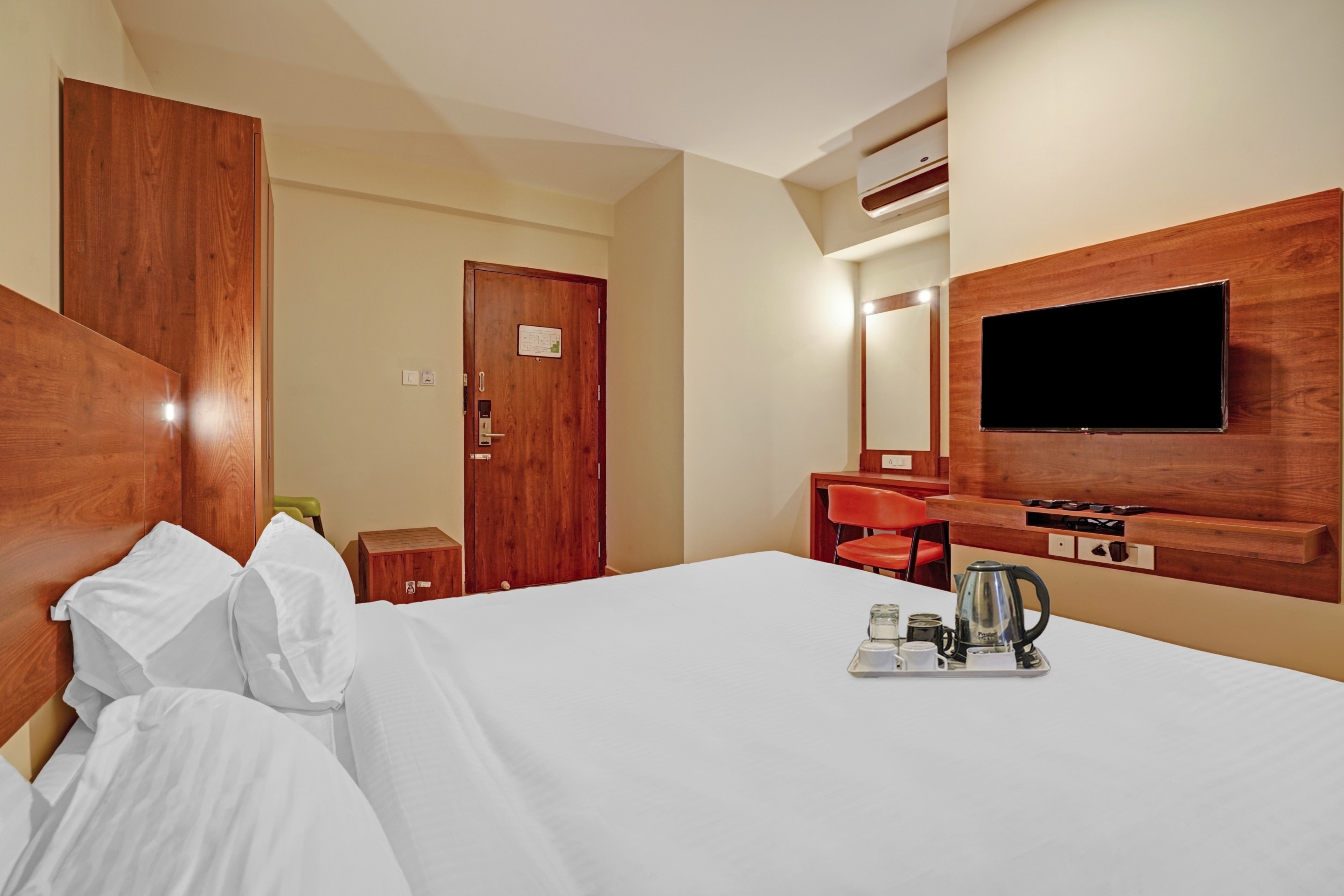 Super Townhouse Edasserys Sea Pearl - Tap to explore photos