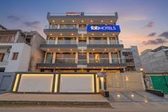 FabHotel Groom Room, Noida