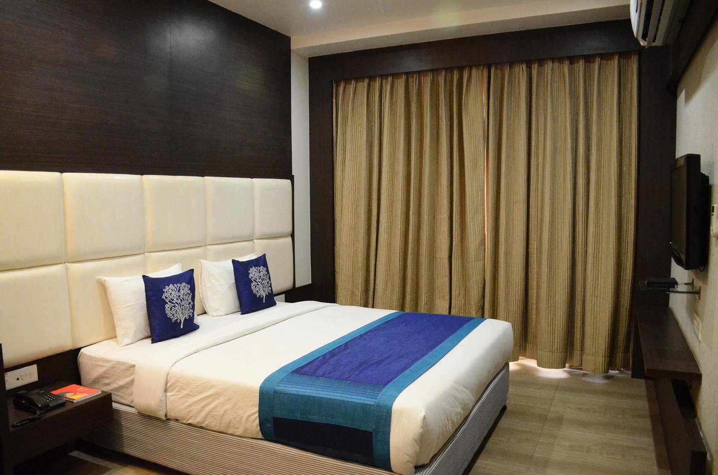 Hotel Sai Vijay - Tap to explore photos