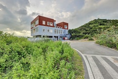 StayVista at Vale @ Tryst With Valleys, Udaipur