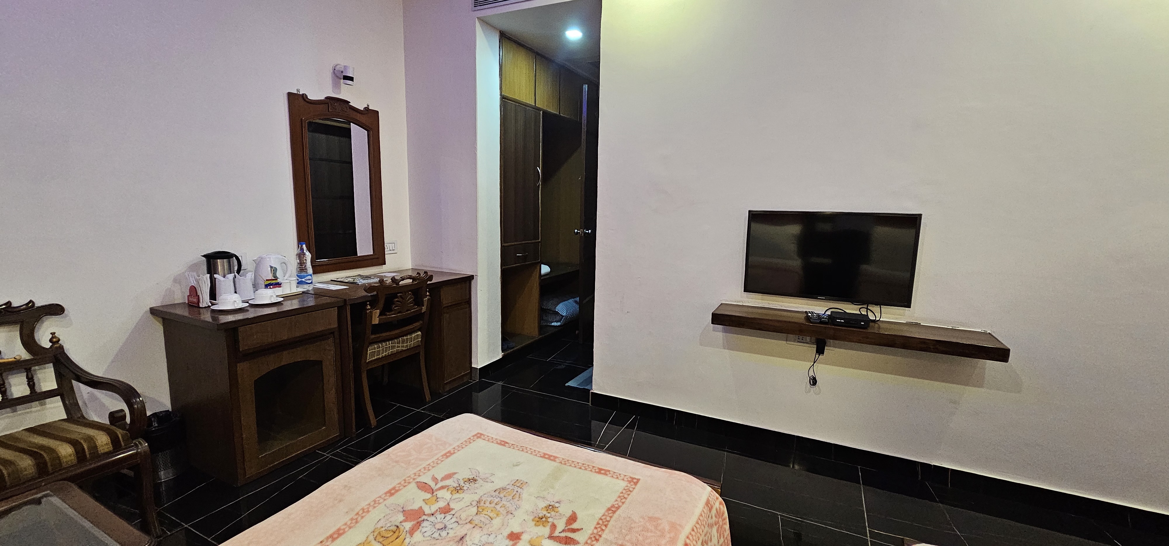 Manan Hotel and Restaurant - Tap to explore photos