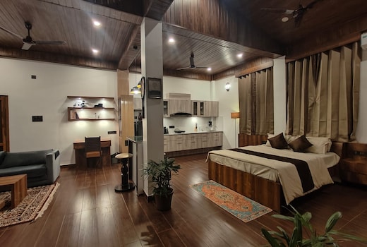 Crystal Abode (Studio Apartment)