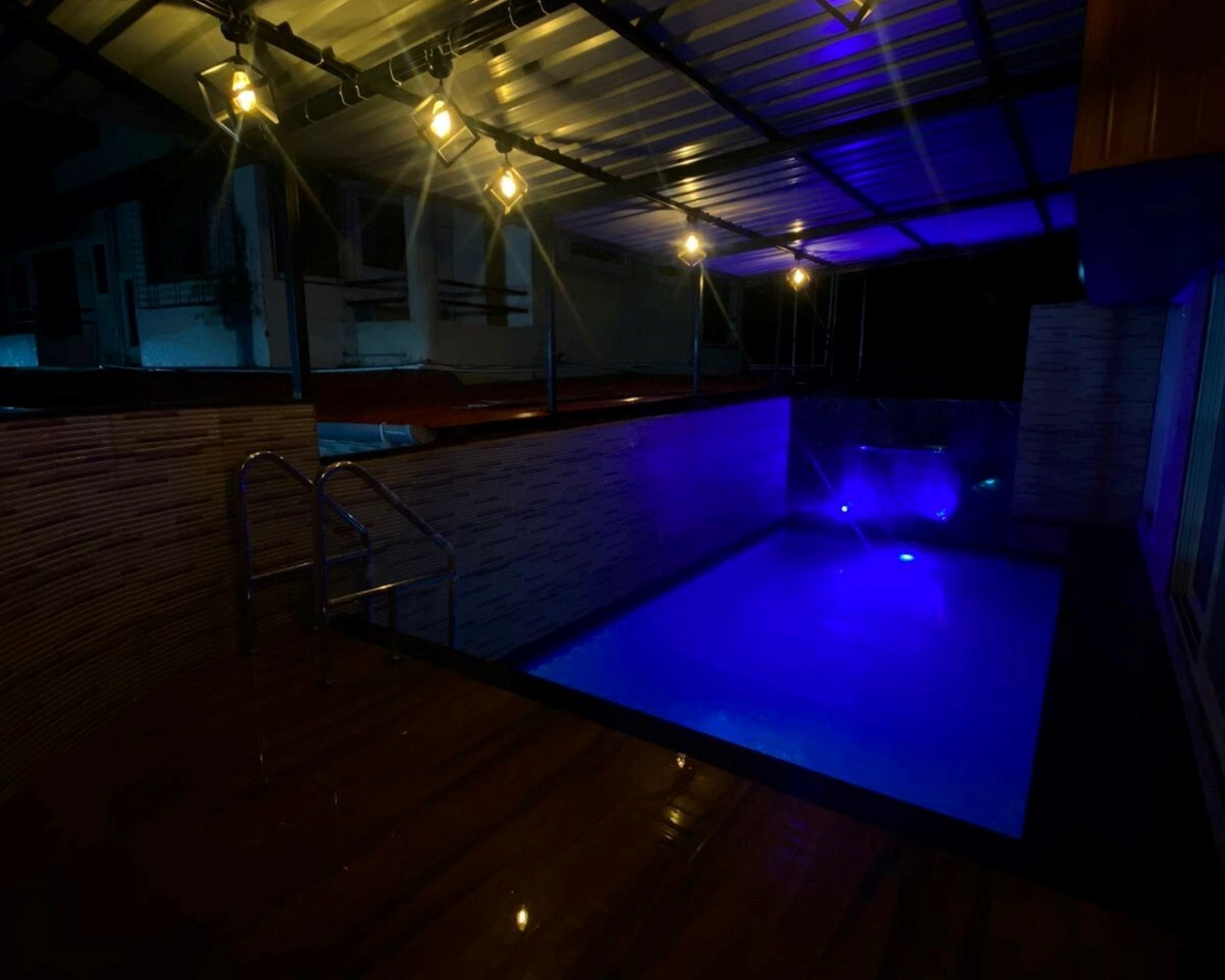 MOUNT 2BHK AC BIG PRIVATE POOL BUNGALOW - Tap to explore photos